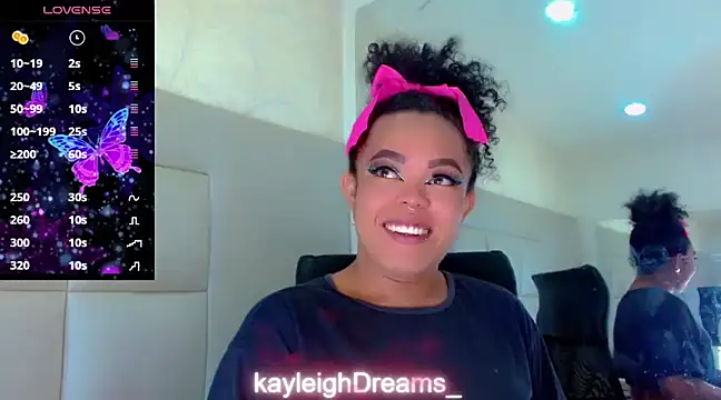 Snapshot of KayleighDreams_ chatting on February 22, 2:28 am KayleighDreams online show from February 22, 2:28 am