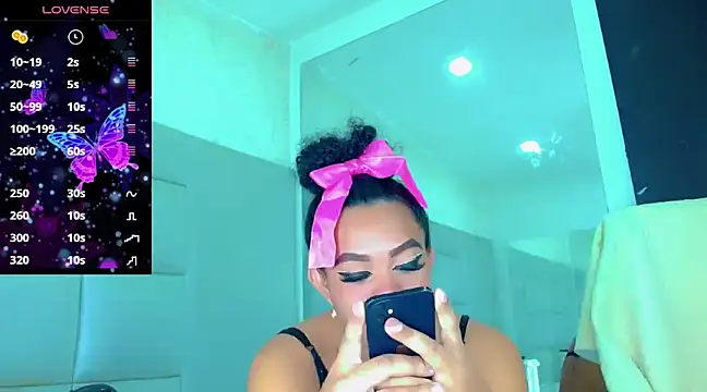 Snapshot of KayleighDreams_ chatting on February 23, 3:56 am KayleighDreams online show from February 23, 3:56 am