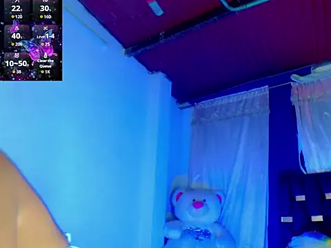 Snapshot of KayleighDreams_ chatting on October 7, 8:21 pm KayleighDreams online show from October 7, 8:21 pm