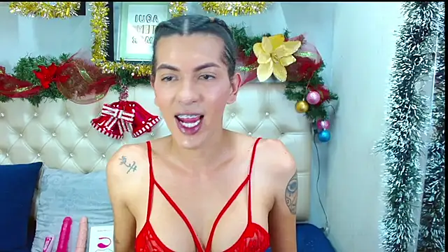 Snapshot of lucia_marks chatting on December 18, 4:28 pm lucia marks online show from December 18, 4:28 pm