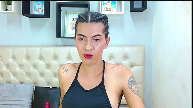 Snapshot of lucia_marks chatting on January 23, 4:59 pm lucia marks online show from January 23, 4:59 pm