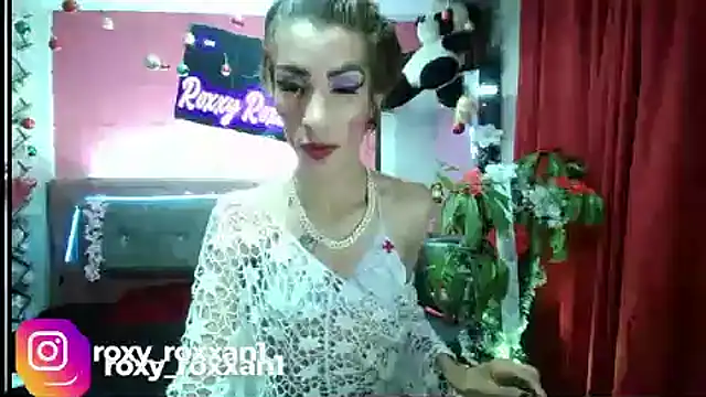 Snapshot of roxy_roxxan chatting on December 30, 1:14 pm roxy roxxan online show from December 30, 1:14 pm
