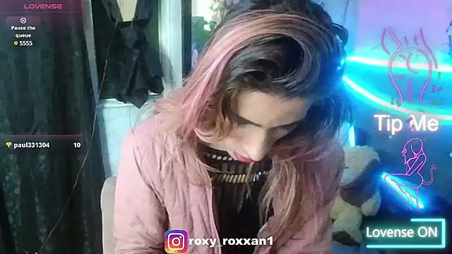 Snapshot of roxy_roxxan chatting on March 20, 1:35 am roxy roxxan online show from March 20, 1:35 am