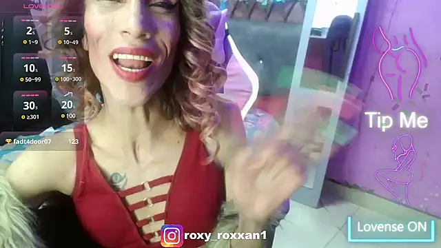 Snapshot of roxy_roxxan chatting on March 23, 3:21 am roxy roxxan online show from March 23, 3:21 am