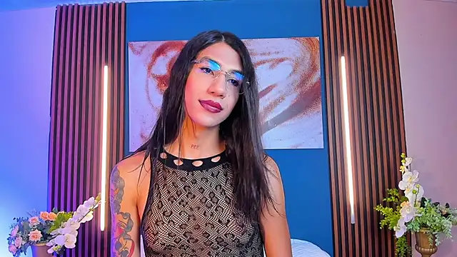 Snapshot of sofiaa_grey_ chatting on September 13, 2:23 pm sofiaa grey online show from September 13, 2:23 pm