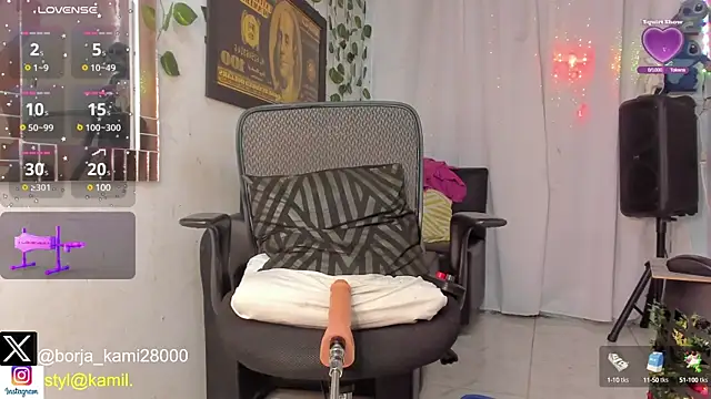 Snapshot of sweet_kamil chatting on February 16, 4:42 am sweet kamil online show from February 16, 4:42 am