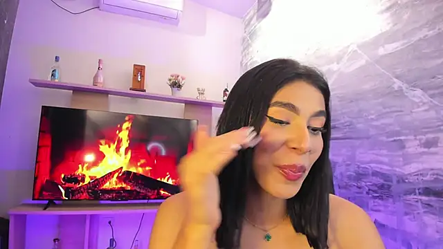 Snapshot of IsabelleFoxx_ chatting on December 18, 12:43 am IsabelleFoxx online show from December 18, 12:43 am