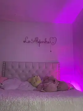 Snapshot of alee_lenoxx chatting on March 19, 5:08 am alee lenoxx online show from March 19, 5:08 am