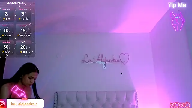 Snapshot of alee_lenoxx chatting on September 23, 10:31 am alee lenoxx online show from September 23, 10:31 am
