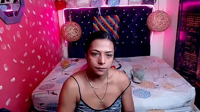 Snapshot of EmilyTsSweet chatting on January 21, 2:11 pm EmilyTsSweet online show from January 21, 2:11 pm