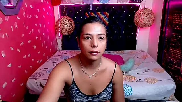 Snapshot of EmilyTsSweet chatting on February 6, 1:54 pm EmilyTsSweet online show from February 6, 1:54 pm