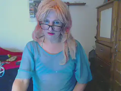 Snapshot of LorenJade chatting on December 7, 9:44 am LorenJade online show from December 7, 9:44 am