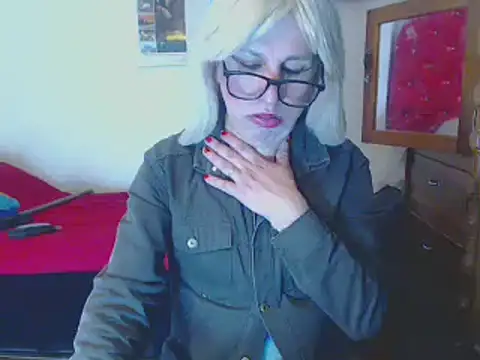 Snapshot of LorenJade chatting on December 15, 11:42 pm LorenJade online show from December 15, 11:42 pm