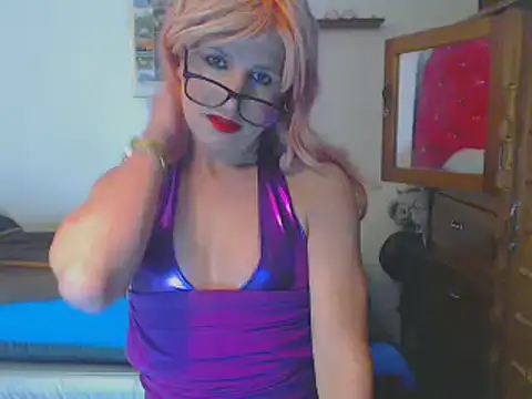 Snapshot of LorenJade chatting on February 4, 7:07 am LorenJade online show from February 4, 7:07 am