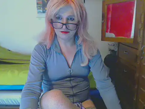 Snapshot of LorenJade chatting on February 7, 7:18 am LorenJade online show from February 7, 7:18 am