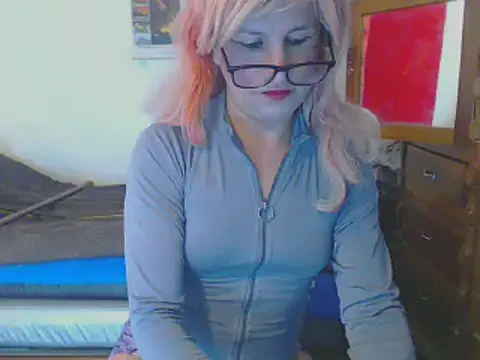 Snapshot of LorenJade chatting on February 8, 4:14 am LorenJade online show from February 8, 4:14 am