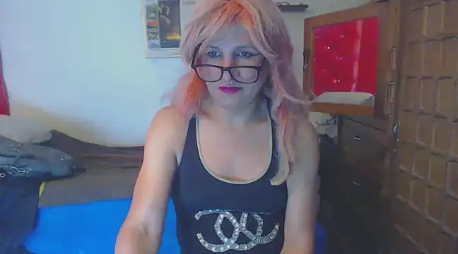 Snapshot of LorenJade chatting on February 12, 11:11 pm LorenJade online show from February 12, 11:11 pm