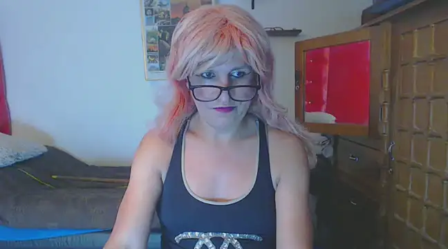 Snapshot of LorenJade chatting on February 15, 3:31 am LorenJade online show from February 15, 3:31 am