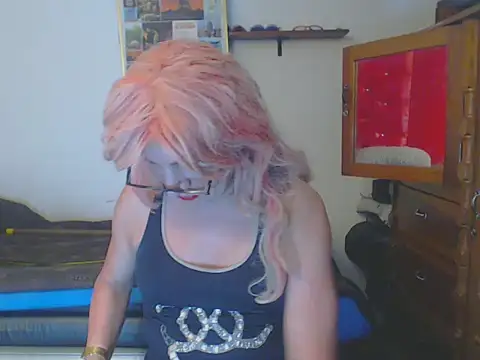 Snapshot of LorenJade chatting on February 28, 7:05 am LorenJade online show from February 28, 7:05 am