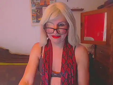 Snapshot of LorenJade chatting on March 10, 7:22 am LorenJade online show from March 10, 7:22 am