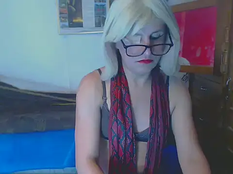 Snapshot of LorenJade chatting on March 11, 7:04 am LorenJade online show from March 11, 7:04 am