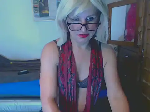 Snapshot of LorenJade chatting on March 14, 12:17 am LorenJade online show from March 14, 12:17 am