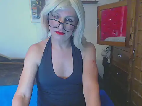 Snapshot of LorenJade chatting on March 20, 7:14 am LorenJade online show from March 20, 7:14 am