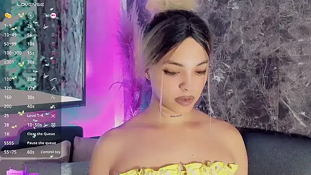 Snapshot of Emmaa_Saenz_ chatting on February 6, 11:15 pm Emmaa Saenz online show from February 6, 11:15 pm