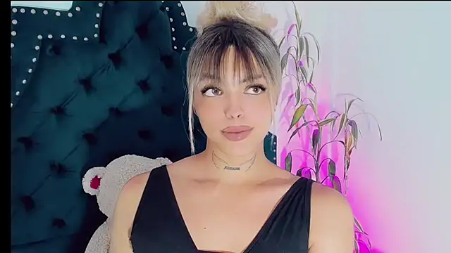 Snapshot of Emmaa_Saenz_ chatting on March 5, 11:43 pm Emmaa Saenz online show from March 5, 11:43 pm