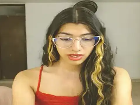 Snapshot of engielphoenis14 chatting on December 11, 11:32 pm engielphoenis14 online show from December 11, 11:32 pm