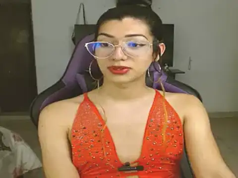 Snapshot of engielphoenis14 chatting on January 24, 2:08 pm engielphoenis14 online show from January 24, 2:08 pm