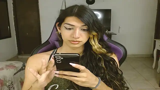 Snapshot of engielphoenis14 chatting on January 29, 6:12 am engielphoenis14 online show from January 29, 6:12 am