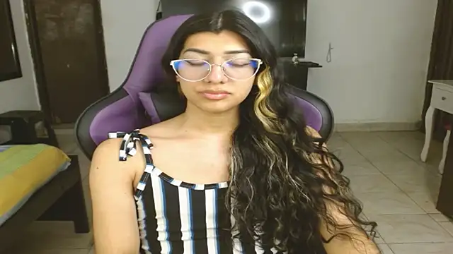 Snapshot of engielphoenis14 chatting on February 13, 7:13 am engielphoenis14 online show from February 13, 7:13 am