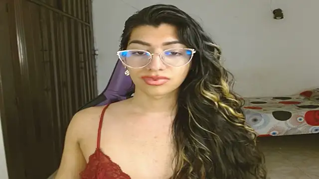 Snapshot of engielphoenis14 chatting on September 20, 11:32 pm engielphoenis14 online show from September 20, 11:32 pm