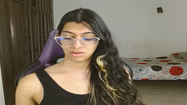 Snapshot of engielphoenis14 chatting on September 23, 9:43 pm engielphoenis14 online show from September 23, 9:43 pm