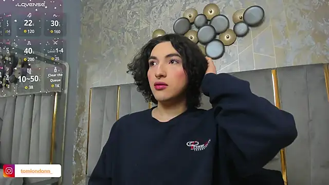 TomLondon  online show from February 19, 11:38 am