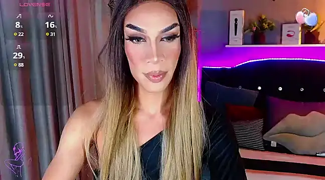 Snapshot of camila_hootie chatting on March 5, 3:03 am camila hootie online show from March 5, 3:03 am