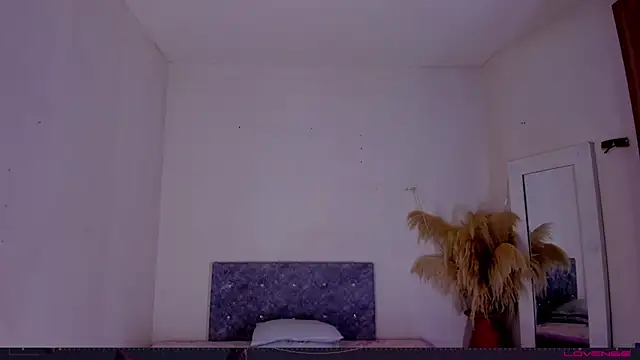 carolinemiller7 online show from October 11, 6:16 am