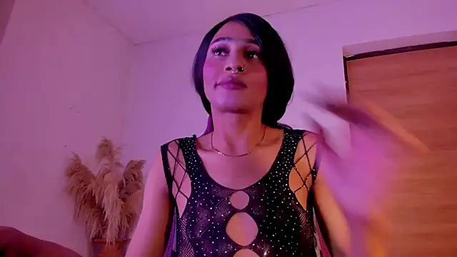 carolinemiller7 online show from December 14, 8:04 pm