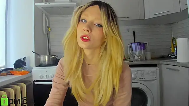 Snapshot of _Alice_Kitty chatting on December 5, 8:38 am Alice Kitty online show from December 5, 8:38 am