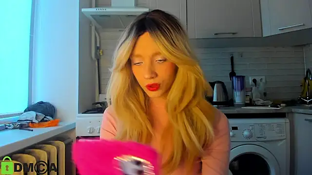 Snapshot of _Alice_Kitty chatting on December 13, 8:32 am Alice Kitty online show from December 13, 8:32 am