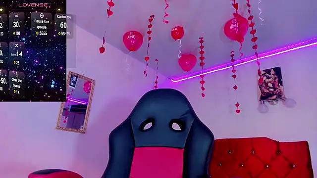 Snapshot of naomy__xx chatting on February 19, 7:05 pm naomy xx online show from February 19, 7:05 pm