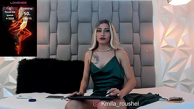 Snapshot of kamila_twink_sexy chatting on December 15, 9:09 pm kamila twink sexy online show from December 15, 9:09 pm