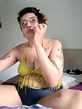Snapshot of ConeNella chatting on March 3, 2:10 pm ConeNella online show from March 3, 2:10 pm