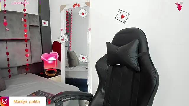 MarilynSmIith online show from February 11, 12:35 pm