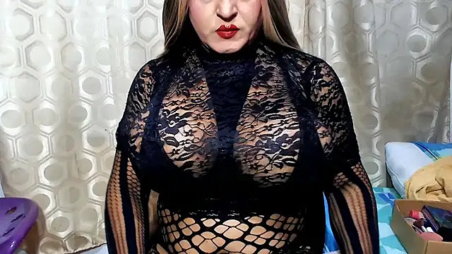 Snapshot of alessia_hot69 chatting on December 4, 1:08 am alessia hot69 online show from December 4, 1:08 am