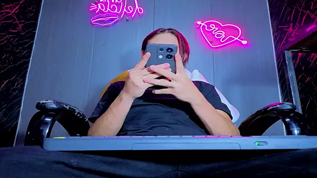 kevinbigcokc18 online show from November 21, 5:19 am