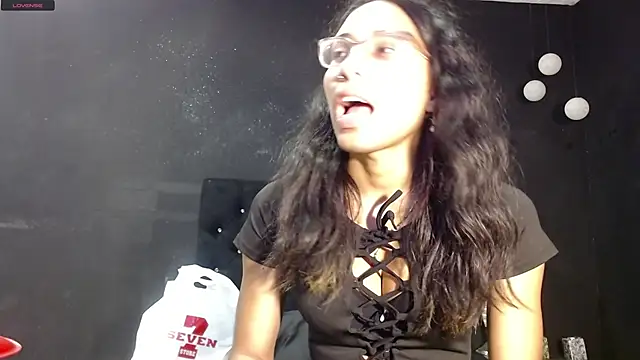 Snapshot of EmilyGomezLS chatting on February 9, 11:25 am EmilyGomezLS online show from February 9, 11:25 am