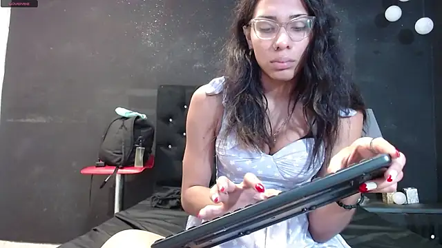 Snapshot of EmilyGomezLS chatting on March 12, 11:20 am EmilyGomezLS online show from March 12, 11:20 am