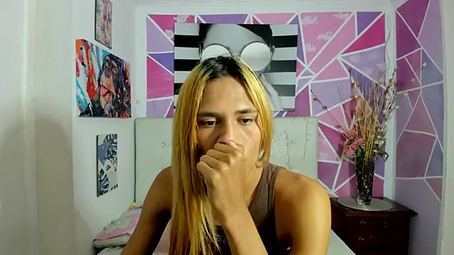 Snapshot of Brisahott chatting on January 7, 3:00 pm Brisahott online show from January 7, 3:00 pm